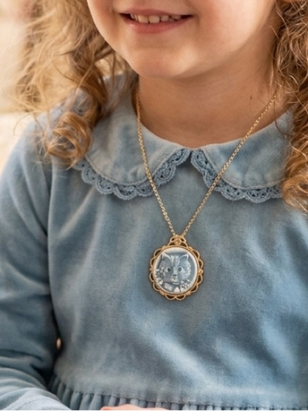 Great Gift for kids
Fashion Gold Tone Necklace with Blue Cat Pendant